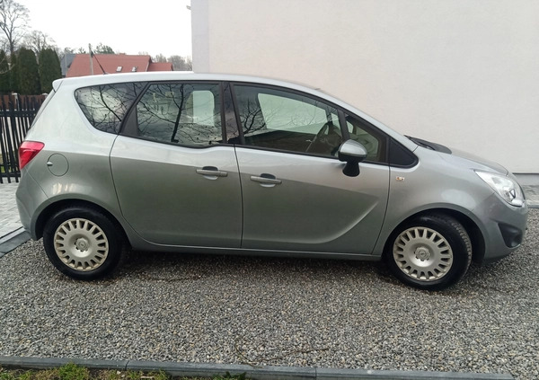 Opel Meriva cena 24900 przebieg: 122000, rok produkcji 2012 z Tarnobrzeg małe 154
